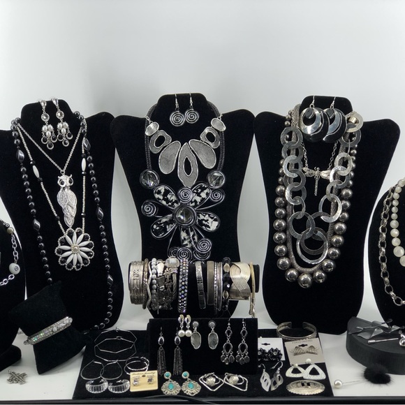 Beautiful Vintage To Now Lot With Beautiful Statement Necklaces - Picture 9 of 10